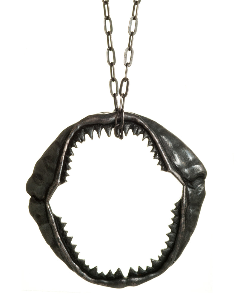 SHARK BITE Anhänger silber oxid